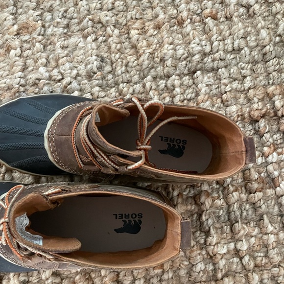 EUC Women’s Sorel Short Boots 8.5 - Picture 3 of 6